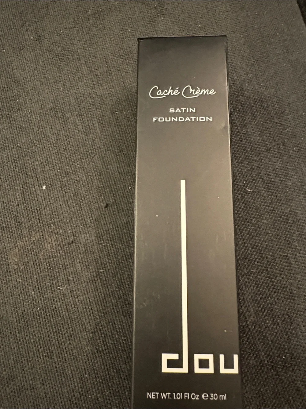 Doucce Satin Foundation — Black Packaging